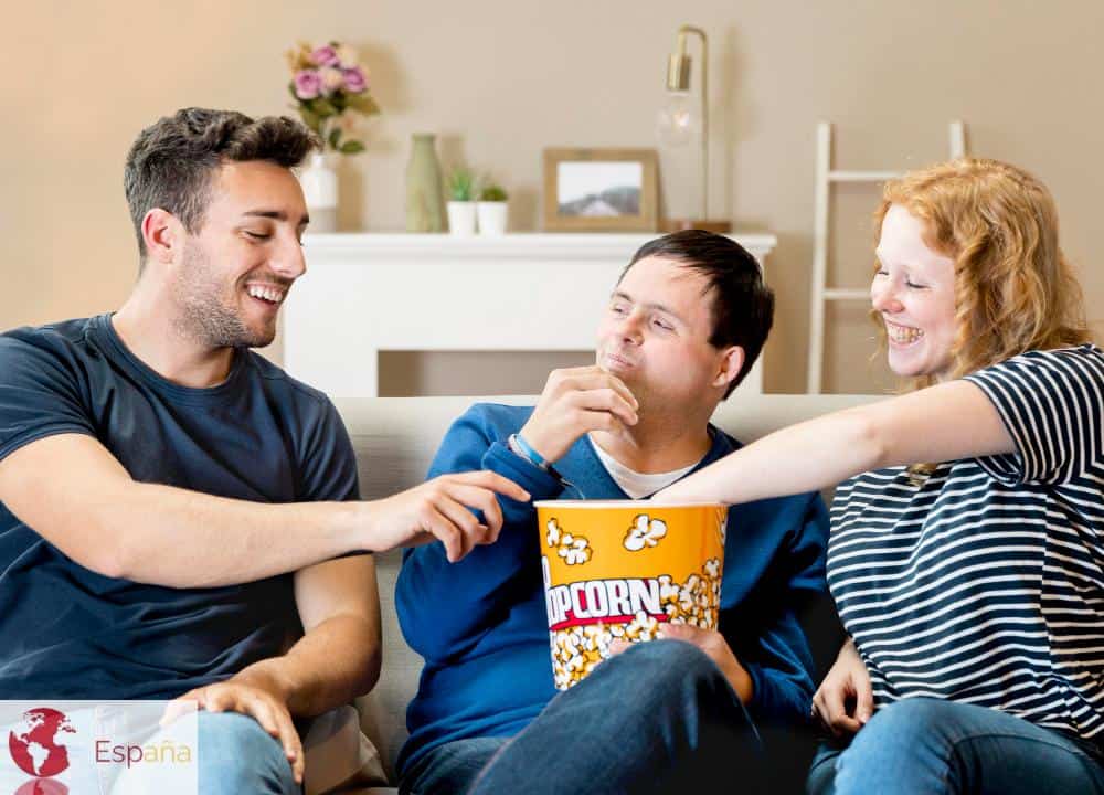 jovenes mirando series